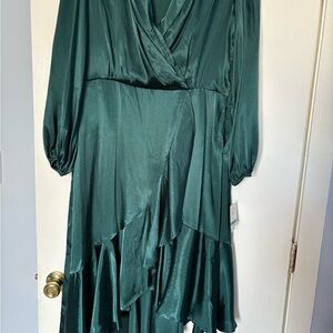 Green Ruched V-Neck Long Sleeve Dress